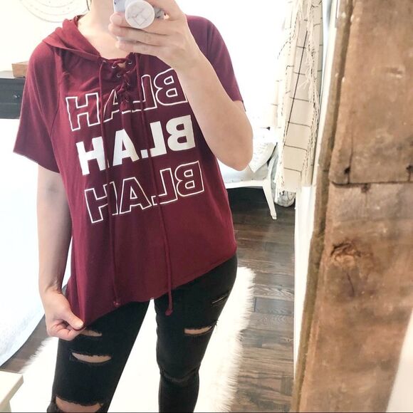 jerryleigh wine colored graphic blah blah blah top - Picture 1 of 4